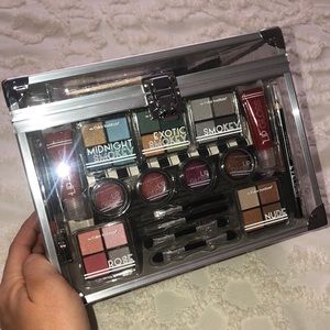 Defining beauty makeup and case